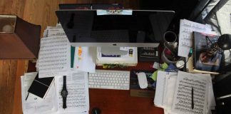 Tips-to-Keep-Your-Workplace-De-cluttered-on-architectureslab